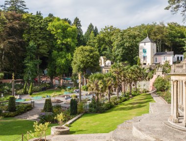 İtalyanca süslü binalar portmeirion, Galler esinlenerek.