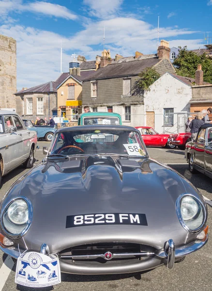 Vintage класичні автомобілі бере участь у слід запустити півночі Уельсу — стокове фото