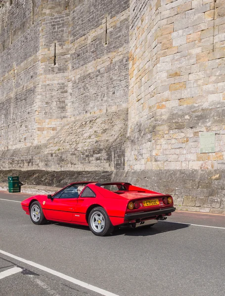 Vintage classic car taking part in a trail run in North Wales — Stock Photo, Image