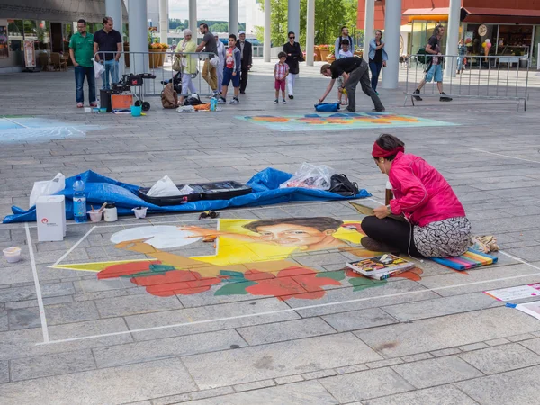 Street painter at work — Stock Photo, Image