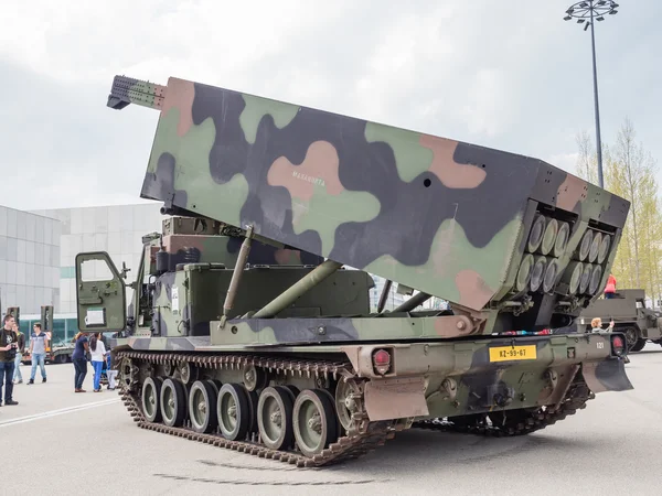 Lançador de foguetes MLRS militar — Fotografia de Stock