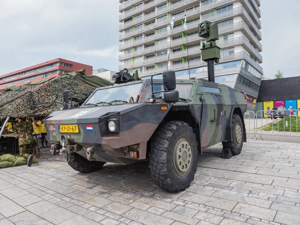 Militaire gepantserde verkenning voertuig — Stockfoto