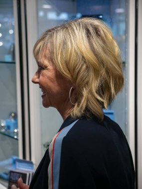 Newbridge, İrlanda - 22 Temmuz 2019: Olivia Newton-John, Newbridge, İrlanda 'daki Newbridge' e yaptığı ziyarette hayranlarını karşıladı.