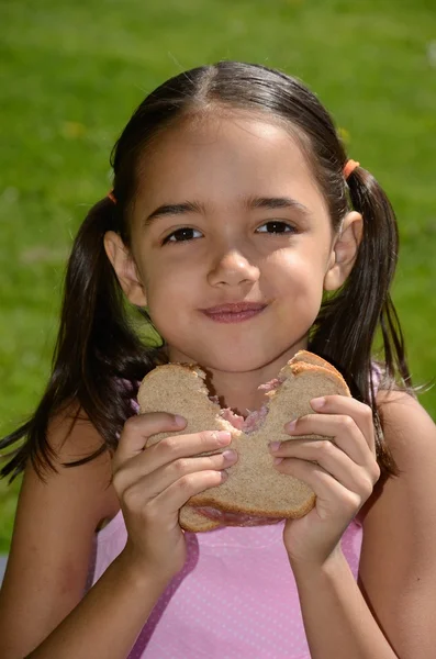 Kleines Mädchen mit Sandwich Stockbild