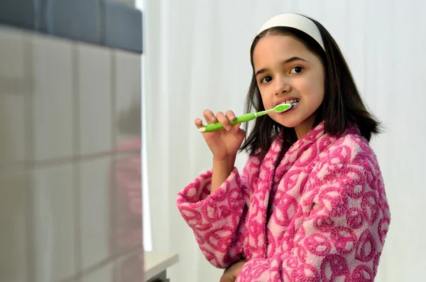 Little Hispanic Girl Oral Hygiene — Stock Photo, Image