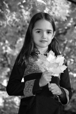 tek renkli küçük kız portresi