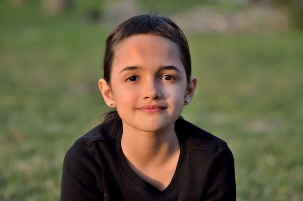 Linda menina hispânica — Fotografia de Stock