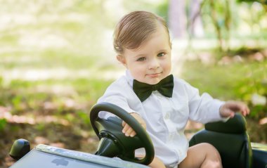 Şirin küçük çocuk.