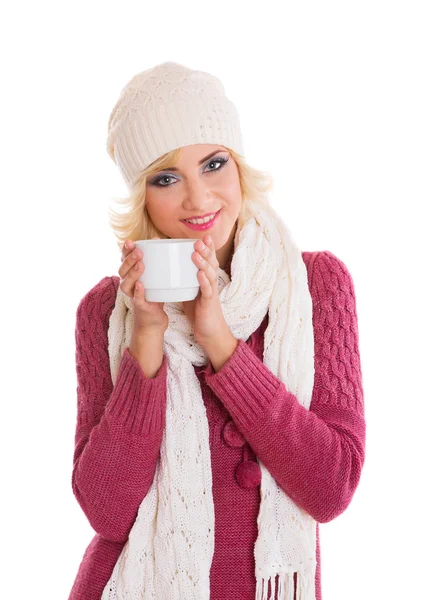 Femme en vêtements chauds avec tasse — Photo