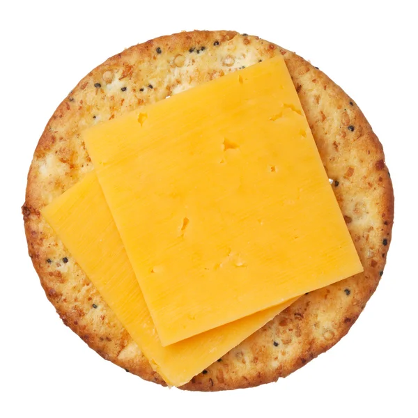 Vollkorncracker und Käse, isoliert auf weißem Hintergrund, cl — Stockfoto