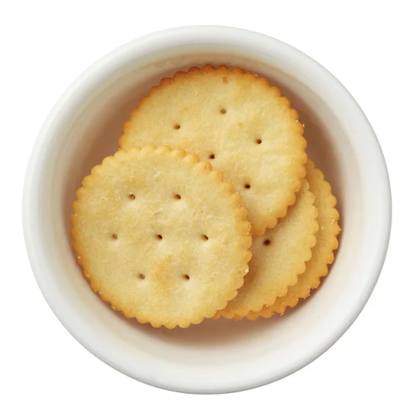 Crackers in una ciotola isolata su sfondo bianco — Foto Stock