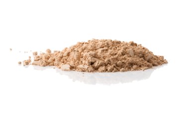 kozmetik toz beyaz zemin üzerine izole