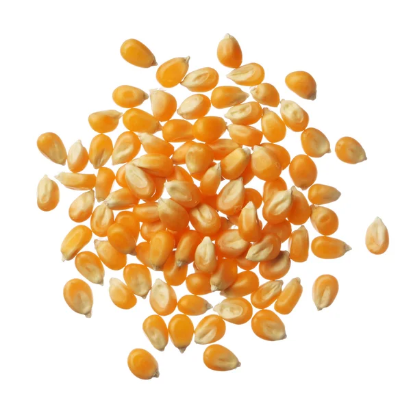 Pile de grains de maïs soufflé isolés sur fond blanc — Photo