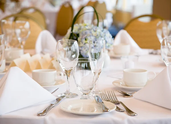 Elegante feestzaal tabel instelling van het huwelijk Rechtenvrije Stockfoto's