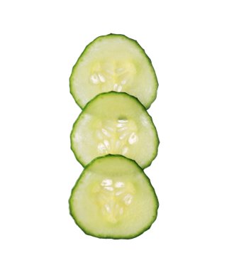 taze kesilmiş salatalık beyaz zemin üzerine izole kapatmak