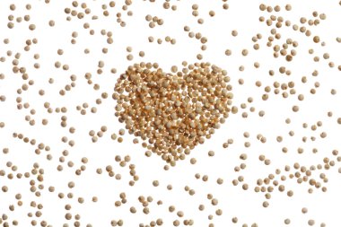 Beyaz arka plan üzerinde izole quinoa kalp