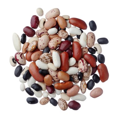 Beyaz arka plan üzerinde izole karışık kuru fasulye