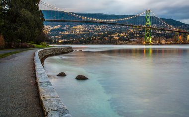 günbatımı Lions gate Köprüsü