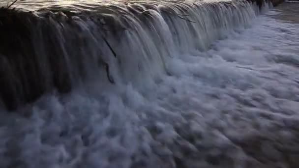 Filmmaterial vom Wasserfall — Stockvideo
