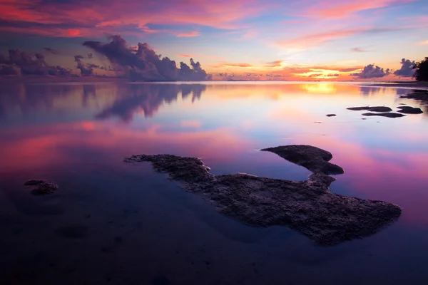 Salida del sol en Borneo, Sabah, Malasia — Foto de Stock