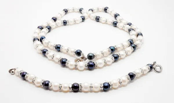 Collana di perle e bracciale — Foto Stock