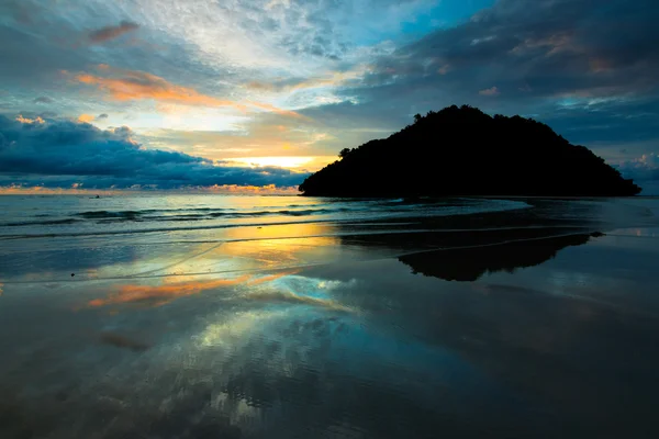 Sabah, borneo, Malezya, günbatımı yansıması renkler — Stok fotoğraf