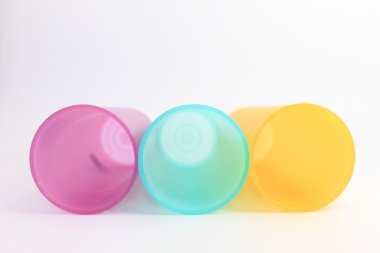 renkli uzun plastik bardak