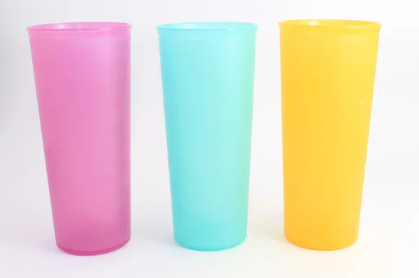 Kolorowe kubki plastikowe długie — Zdjęcie stockowe