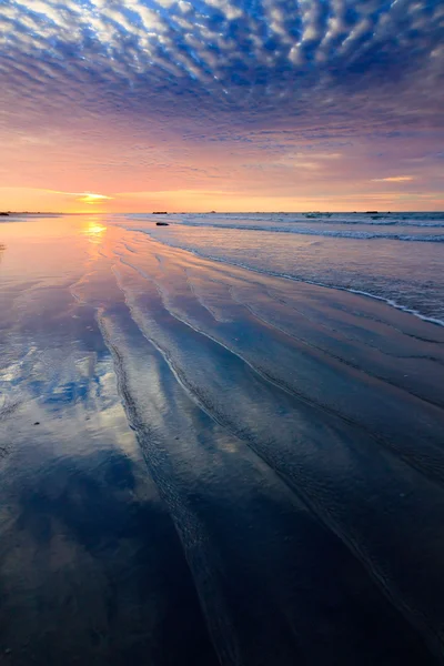 Sand pattern with dramatic sunset clouds at Sabah, Borneo, malaysia — Stock Photo, Image