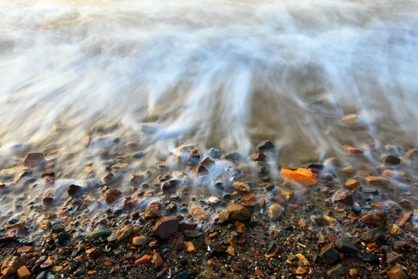 Closeup pebbles and waves — Stock Photo, Image