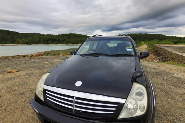 SUV car with gloomy sky — Stock Photo, Image