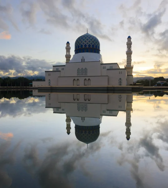 Kota kinabalu plovoucí mešita v sabah, borneo, Malajsie — Stock fotografie