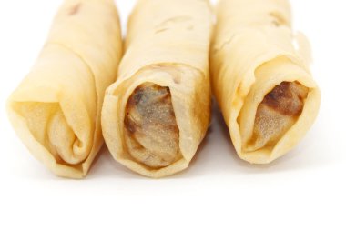 Bahar rulo veya popiah beyaz zemin üzerine