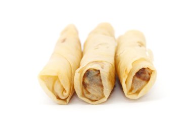 Bahar rulo veya popiah beyaz zemin üzerine