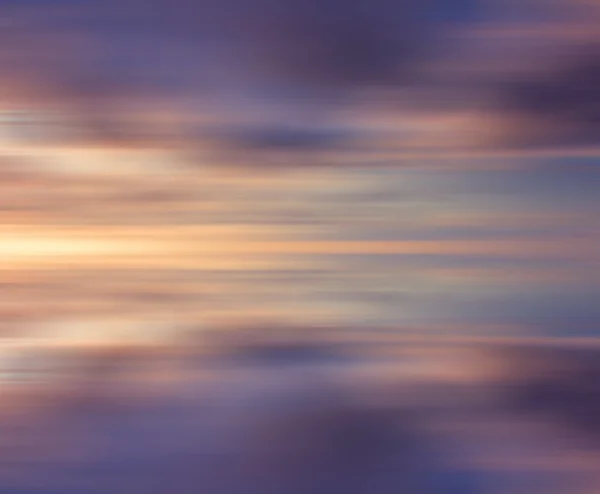 Рухомий розмитий фон з різнокольоровими хмарами — стокове фото