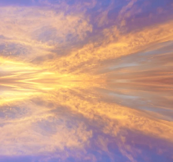 Barevné reflexe mraků při západu slunce — Stock fotografie