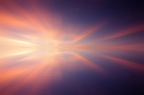 Reflet du coucher de soleil coloré avec effet d'exposition prolongée, zoom flou — Photo