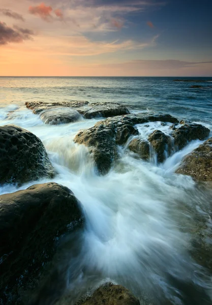 Dramatisk havsutsikt vid solnedgången i Sabah, Borneo, Malaysia — Stockfoto