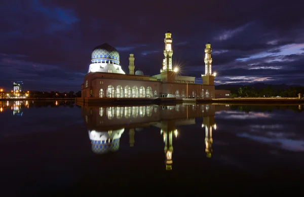 Güzel kota kinabalu şehir camide gündoğumu sabah, Malezya, Borneo — Stok fotoğraf