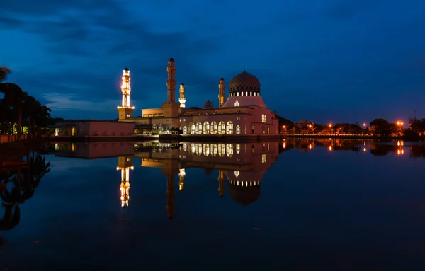 Kota Kinabalu city mešita v sunrise v Sabah, Malajsie, Borneo — Stock fotografie