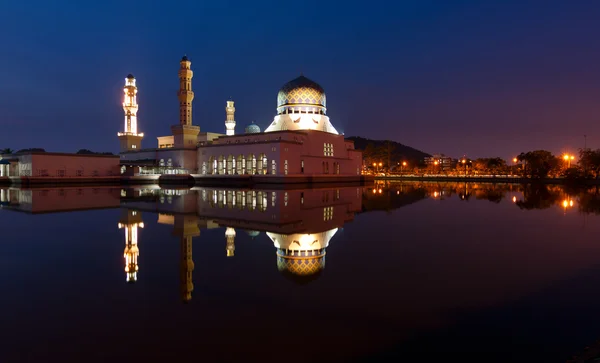コタ キナバル市のモスク明け方、東マレーシア ボルネオ — ストック写真