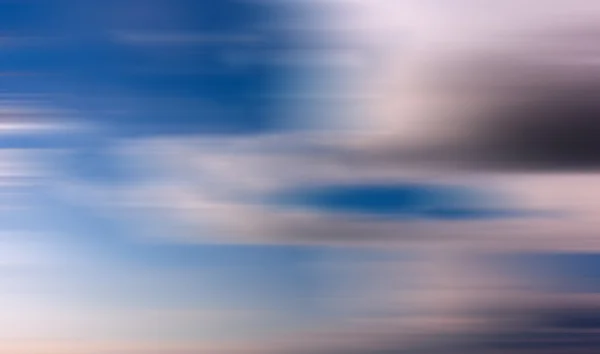 Modrá obloha s dlouhou expozicí efektem, pohybu, rozmazané — Stock fotografie