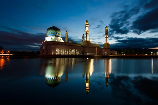 Kota Kinabalu mosque at dawn in Sabah, East Malaysia, Borneo — Stock Photo, Image