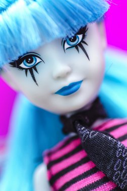 Punk Doll yakın çekim