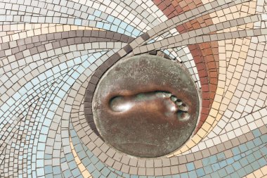 Iifracombe-Devon-England-2022-The mould of Johathan Edwards the triple jumper's foot. 