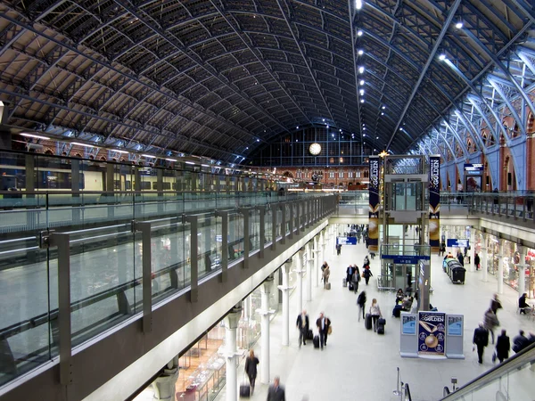 Terminal ferroviaria internacional de Saint Pancras en Londres, Inglaterra Fotos de stock libres de derechos