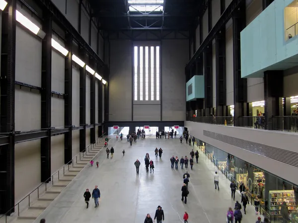 London 's Tate Modern Hall — стоковое фото