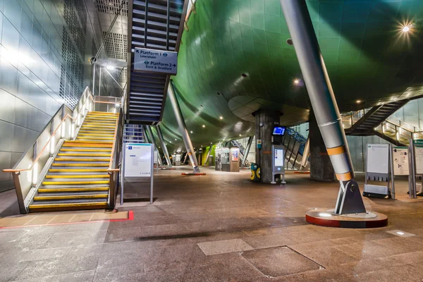 Estação de transporte em Canary Wharf, Londres . — Fotografia de Stock