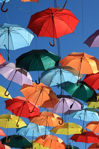 Sokak renkli umbrellas.madrid,getafe ve İspanya ile dekore edilmiştir. — Stok fotoğraf