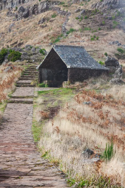 Beautiful mountain trail path near Pico do Arieiro on Madeira island, Portugal — Stock Photo, Image